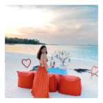 Mehrene Kaur Pirzada Instagram – Blessed beyond measure 💛 
.
.
.
#birthday #sunset #maldives #niyama Niyama Private Islands Maldives