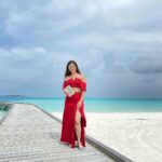 Mehrene Kaur Pirzada Instagram - Because when you stop and look around, life is pretty amazing ❤️ 👗 : @elzabynamira 😍 👜 : @oceana_clutches Niyama Private Islands Maldives