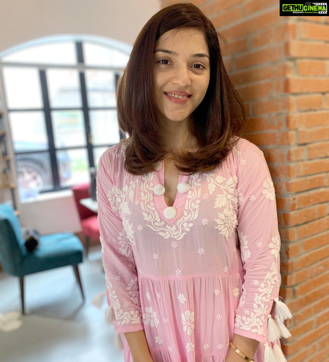Mehrene Kaur Pirzada Instagram - 😁