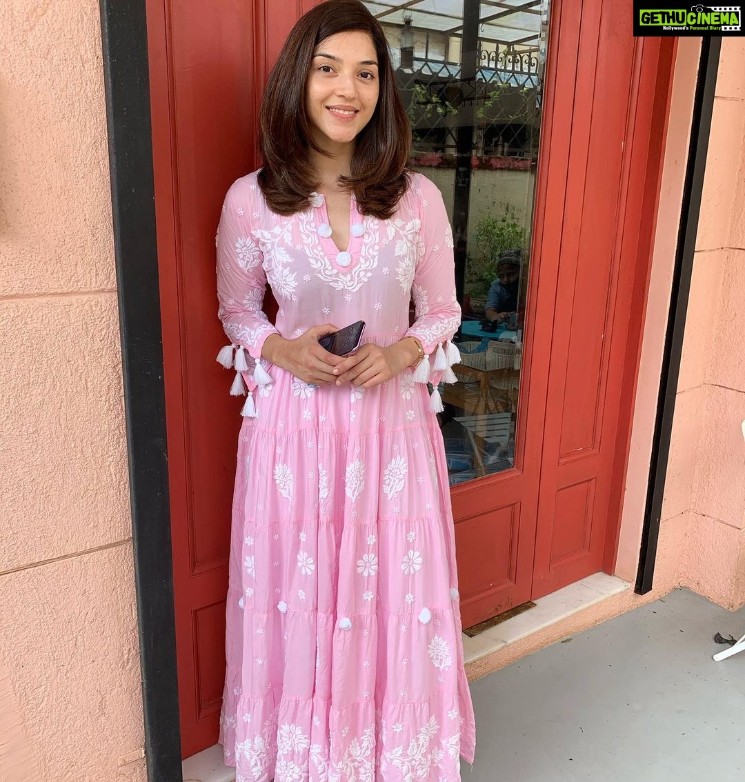 Mehrene Kaur Pirzada Instagram - Suit kinda day 💖 #pinky