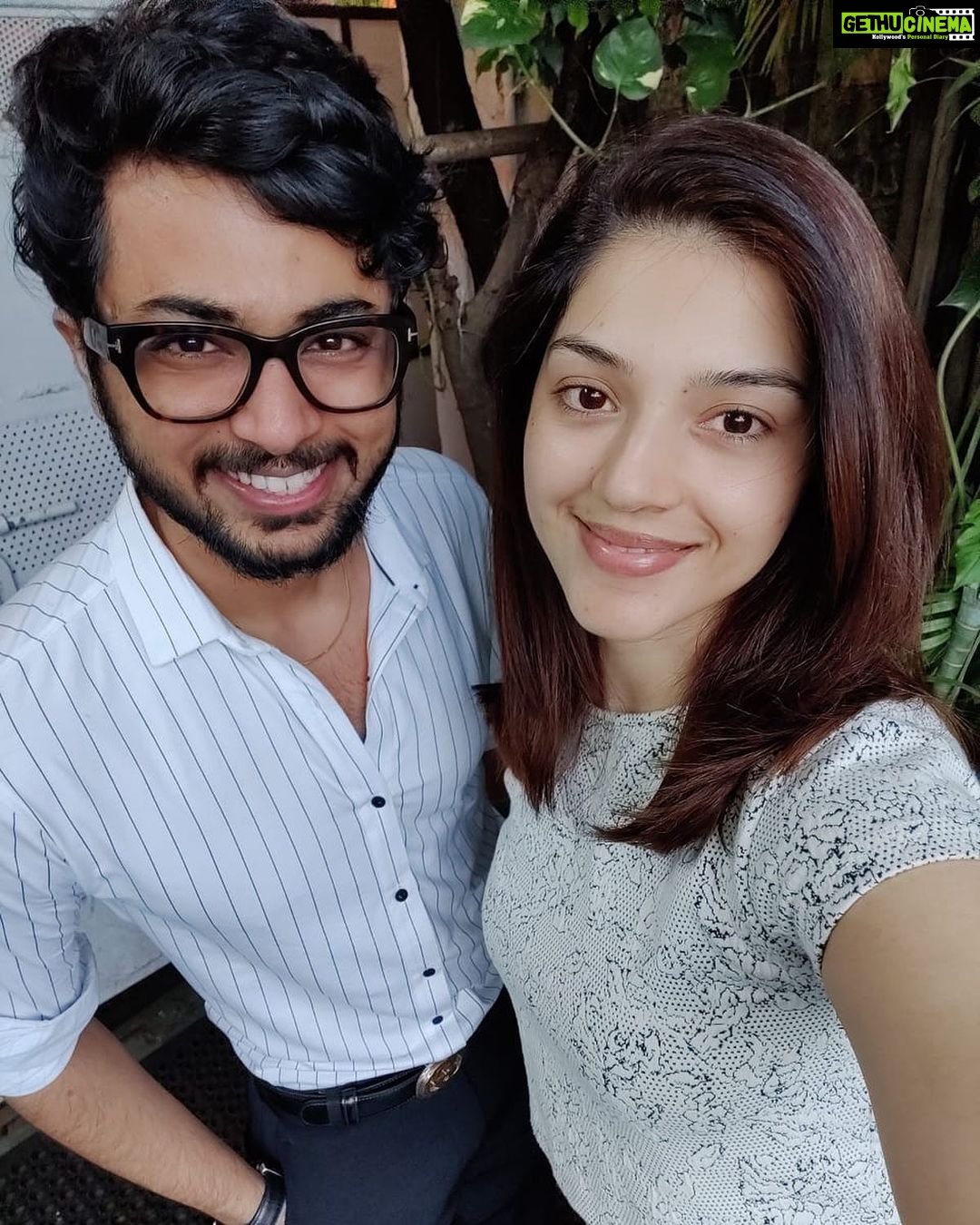 Mehrene Kaur Pirzada Instagram - Congratulations Dr.Cool on your new venture! #immu10t : 3 Stage Immune Enhancer👌🏻 @youth.secrets Thank you for always keeping our health in check 🤗 @dr.jewelgamadia