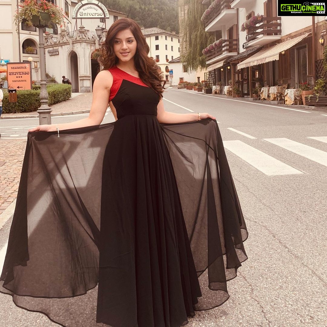 Mehrene Kaur Pirzada Instagram - Memories 💓 Switzerland