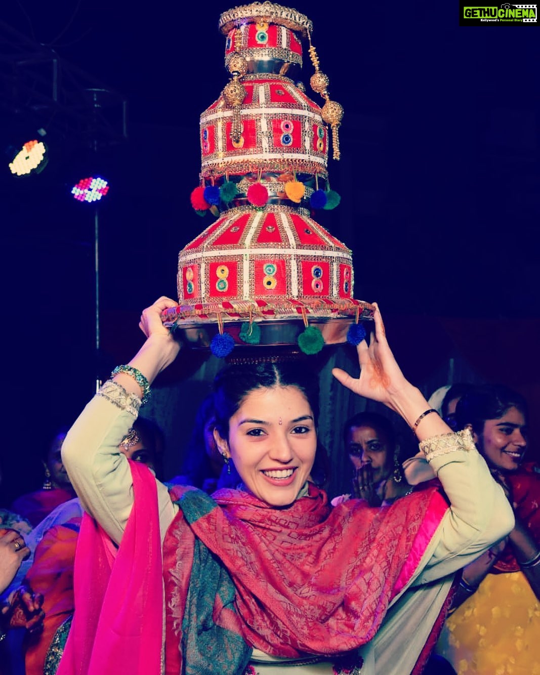 Mehrene Kaur Pirzada Instagram - I wish, on this Baisakhi Your life gets filled with all the joy & you get to find yourself in the brightest zone. Don’t forget to say thank you to Waheguru 😇 Baisakhi is my wake up call to follow the Mantra of #Love & #Laughter ❤️