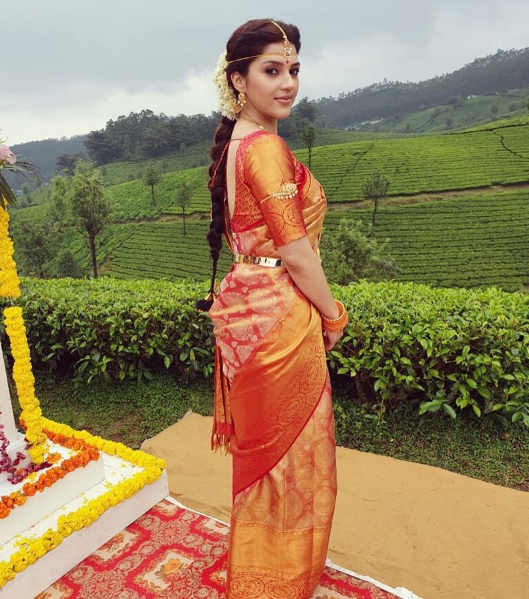 Mehrene Kaur Pirzada Instagram - Throwback to me dressed up as a Bride 👰 #shootdiaries #munnar