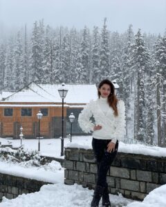 Mehrene Kaur Pirzada Instagram - White Birthday 🥰🥳 
.
.
.
#blessed #snowfall #birthdaygirl