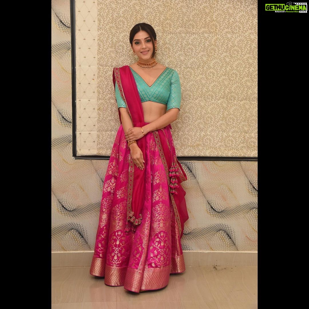 Mehrene Kaur Pirzada Instagram - Traditional Lovin’ ❤️