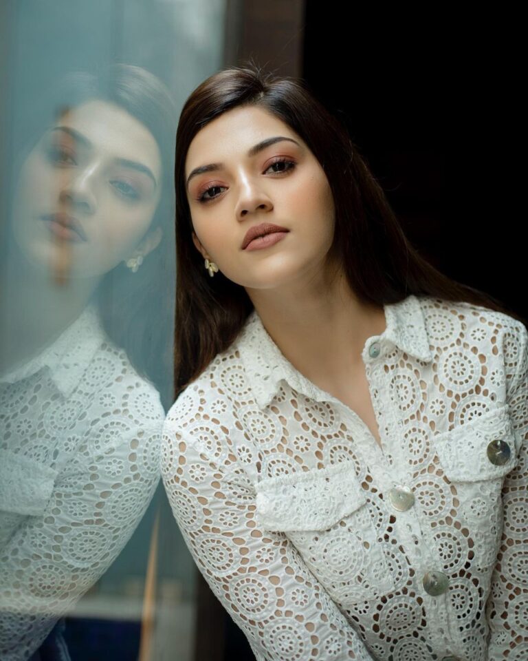 Mehrene Kaur Pirzada Instagram - “ I took a deep breath and listened to the old brag of my heart. I am, I am, I am. “