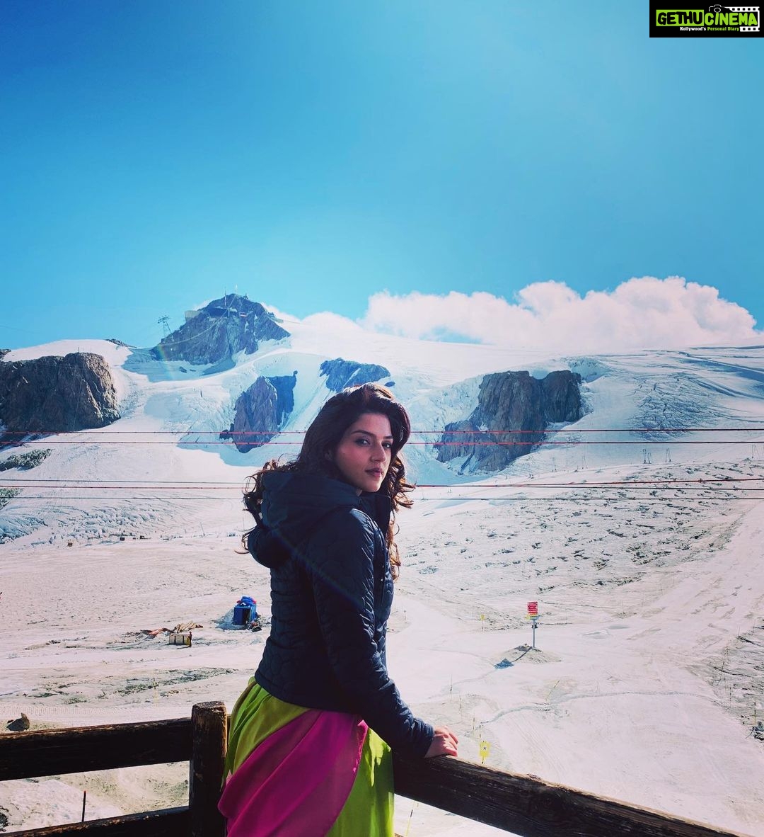 Mehrene Kaur Pirzada Instagram - “Every mountain top is within reach if you just keep climbing.” #santarosaplateau #zermattswitzerland Rifugio Guide Plateau Rosà