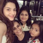 Mehrene Kaur Pirzada Instagram – Saturday evening well spent with my favourite girls🥰🥰🥰 #friendsmorelikefamily