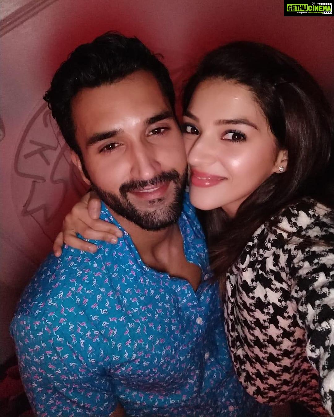 Mehrene Kaur Pirzada Instagram - Dear Baby Brother, It’s a brand new beginning for you and I wish you all the very best. Give it all that you have and go live your dream 🤩 Love you lots 😘🤗 @gurfatehpirzada #PirzadaSiblingsGoingPlaces PS: after you wrap this up don’t forget to take me for a vacation 😛