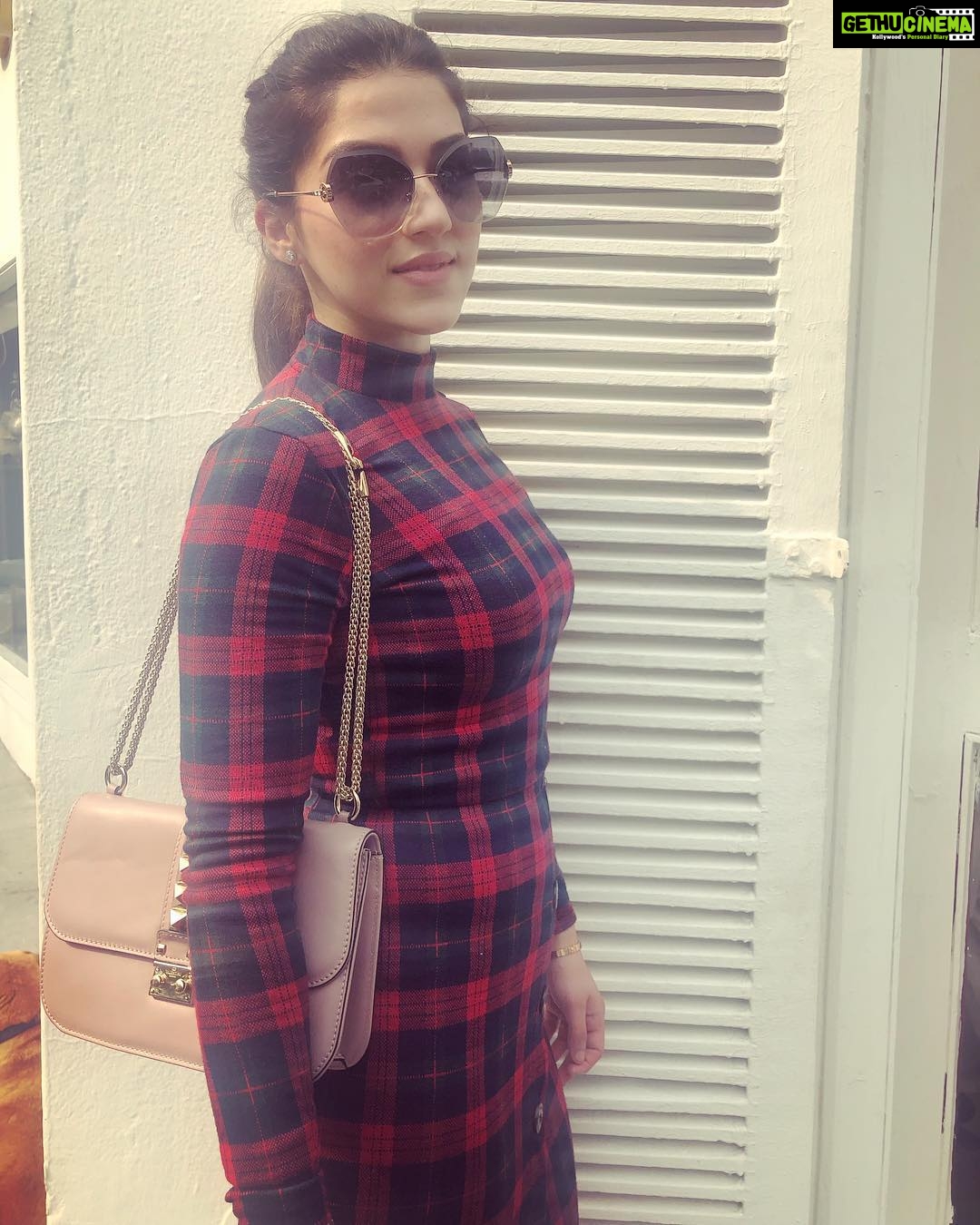 Mehrene Kaur Pirzada Instagram - 🌟🌟🌟 Khan Market