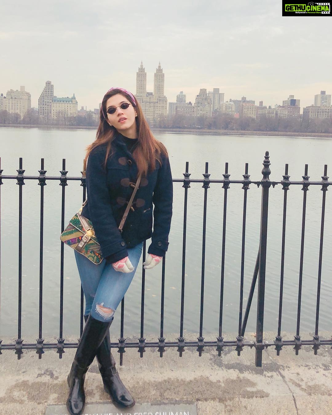 Mehrene Kaur Pirzada Instagram - Take me back 😭 #NYC