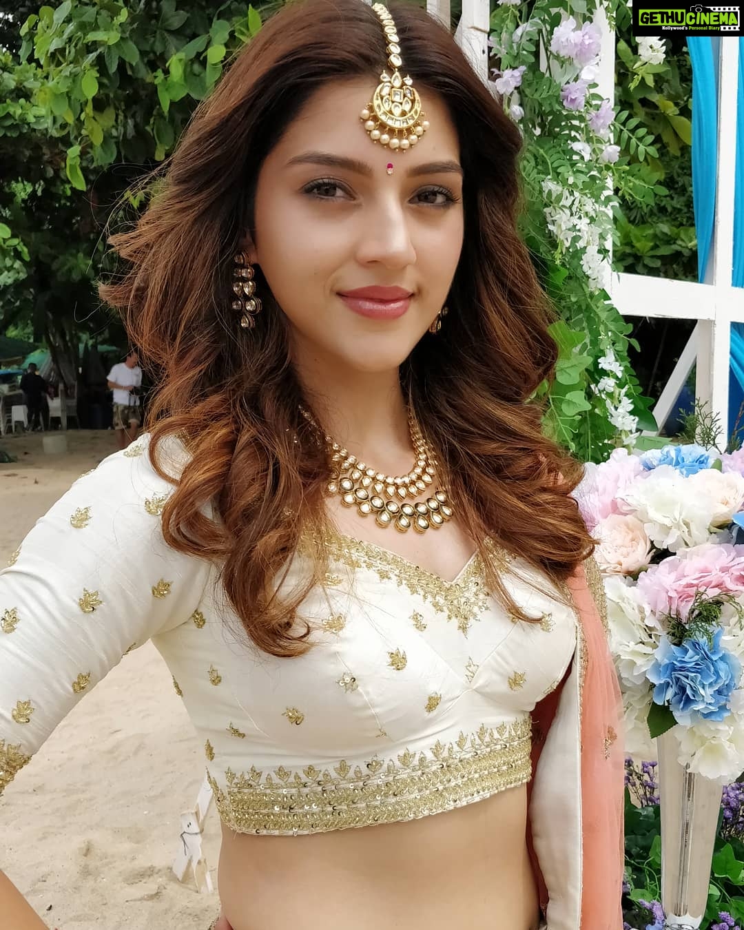 Mehrene Kaur Pirzada Instagram - "Some Girls are just born with glitters in their veins. " 🥰🥰🥰