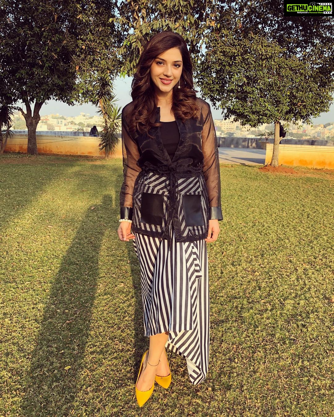 Mehrene Kaur Pirzada Instagram - Wearing @arabyshanaya , Styling @veerakapuree for #F2 Promotions 🤩💞