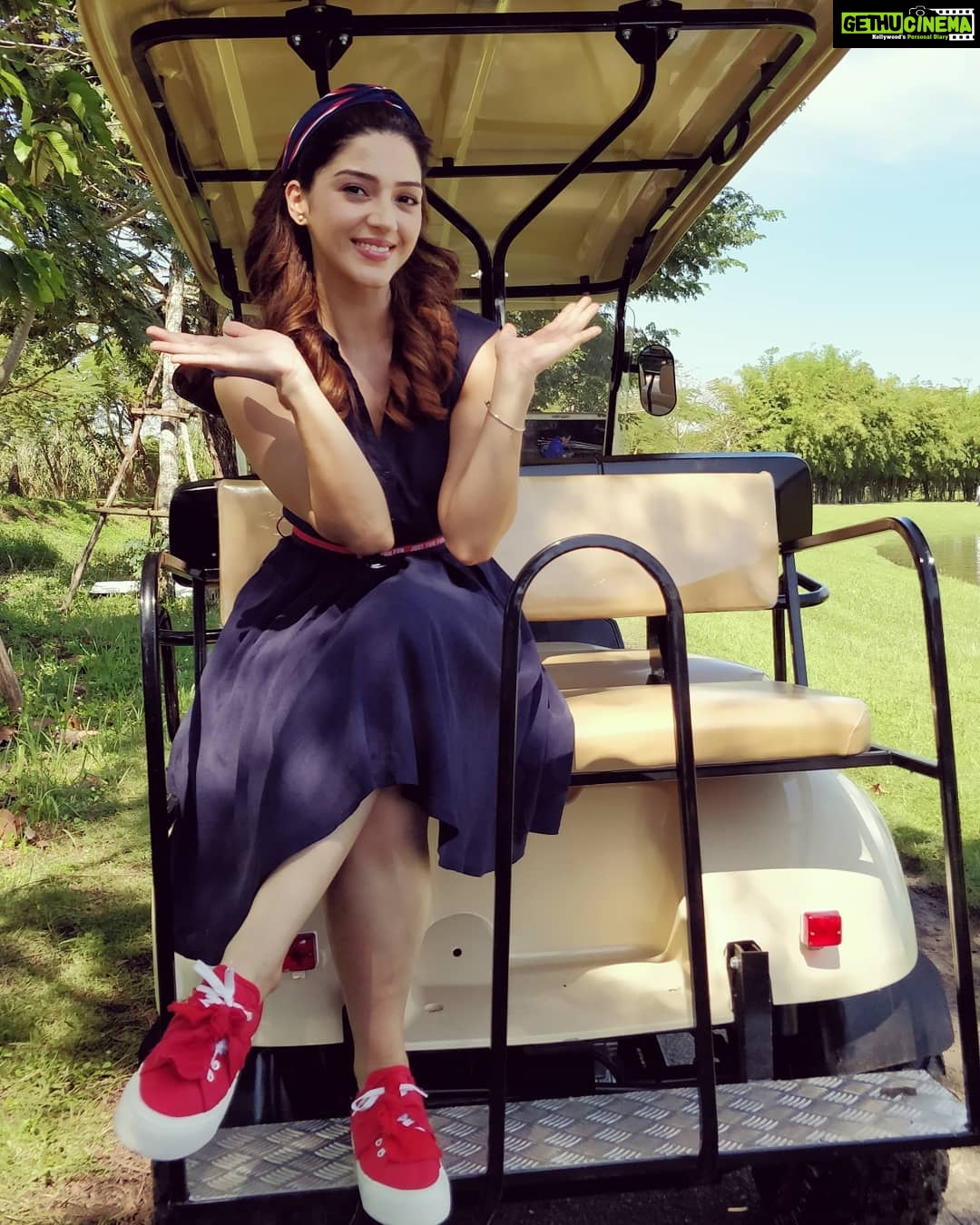 Mehrene Kaur Pirzada Instagram - 7 Days to go for Honey to come on screen 😍 #F2 #Jan12