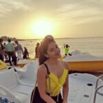 Mehrene Kaur Pirzada Instagram – Sunset 😍 #LaMer La Mer Dubai