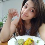 Mehrene Kaur Pirzada Instagram – Monday Motivation: My nutritionist @rashichowdhary recommends I get my Carbs from sweet potatoes! Did you know it’s way better than eating a chapati? It’s #glutenfree #alkaline and ammmazing for your gut! #eatcarbs #smartcarbs #nutritionistdubai #nutritionistmumbai