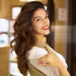 Mehrene Kaur Pirzada Instagram – How exciting it is to get a hair transformation which is customised and tailor made just for you?! 

Well! I got #MyFrenchBalayage done and trust it suits be perfectly! This natural look is something that I wanted and I  just can’t get over it!! ❤️ 

If you guys are looking for a hair transformation, what’s better than a French Balayage by @lorealpro. Just book your  appointment at the L’Oréal Professionnel partner salon and get yourself a beautiful makeover ✨

#Ad
#MyFrenchBalayage #FrenchBalayageIndia #LorealProfIndia
#Enrichsalons #enrichpros #Enrich #LoveBeginsWithYou #createenrich @lorealpro @enrichsalons @sareenaacharya @hair.by.kamruddin