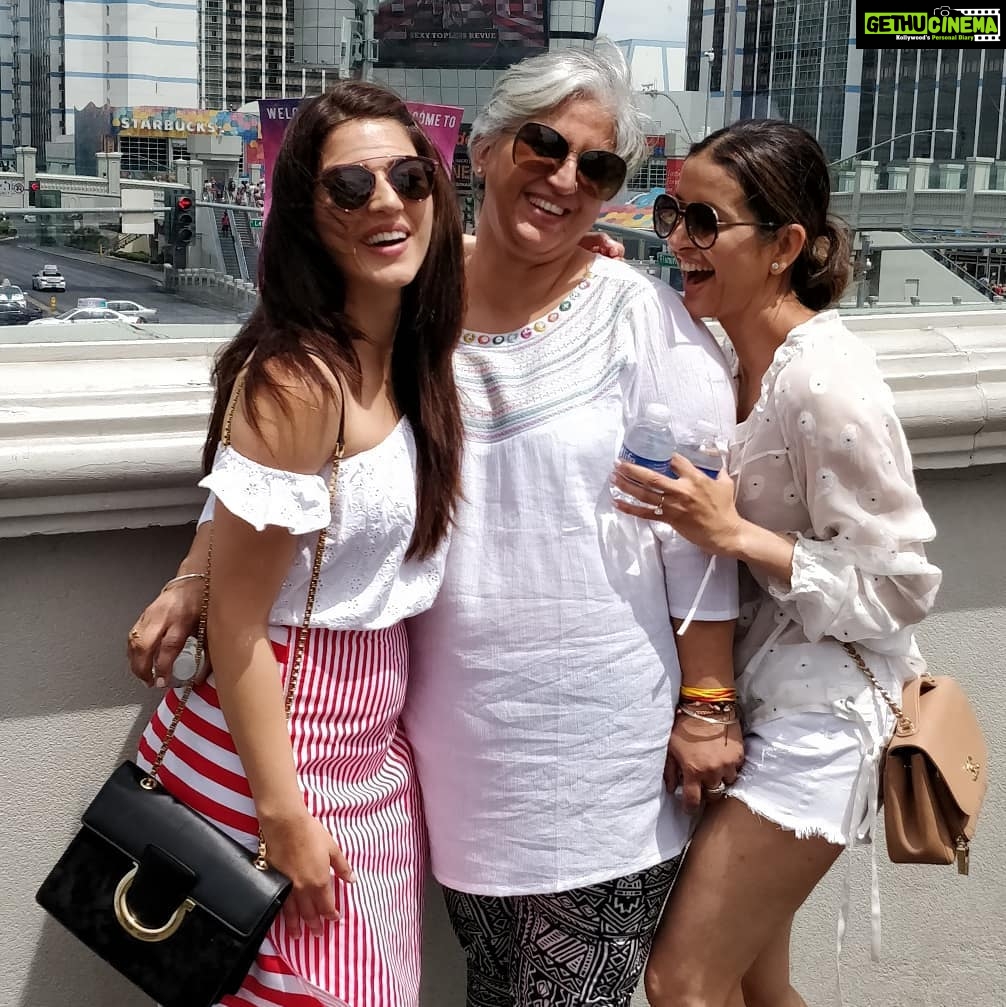 Mehrene Kaur Pirzada Instagram - Happy happy birthday to my Idol, my Soul, my Hero, my mother. I am blessed to be your daughter. Love you much. So happy to be celebrating this day - icing on the cake with my other mother. Thank you for everything massi β€οΈπ #memorablemoments #blessed #thankyou