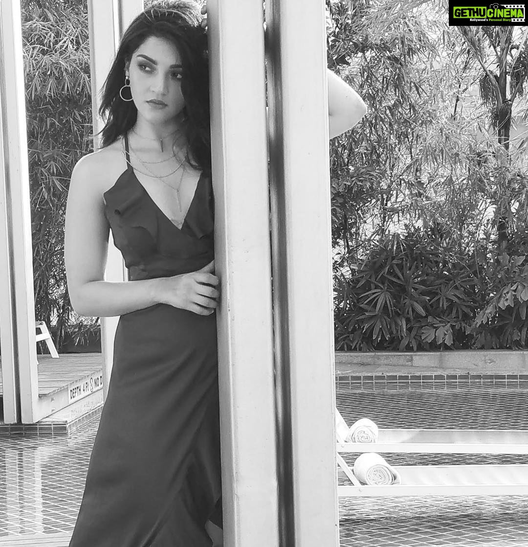 Mehrene Kaur Pirzada Instagram - Black&White