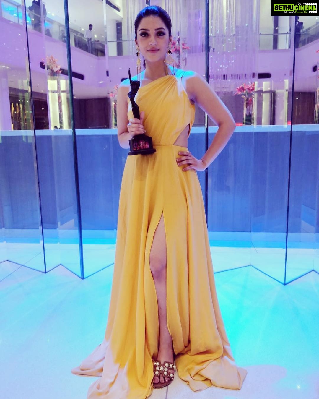 Mehrene Kaur Pirzada Instagram - Trendsetter of the Year❤️❤️❤️ #zeeapsaraawards