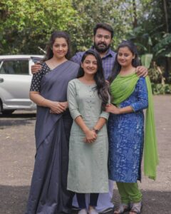 Mohanlal Instagram - Georgekutty and Family... 
#drishyam2 #drishyam

Picture courtesy: @bennet_m_varghese