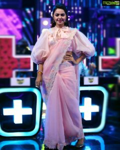 Monal Gajjar Instagram - 💝💝💝

Styled by @impriyankasahajananda ✨ 
Outfit @srisuvarnamandir 👗
jewlry @kushalsfashionjewellery 💎

#styledbypriyankasahajananda #monalgajjar #danceeplus #actor 
#imqueen👸🏻👑