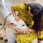 Monal Gajjar Instagram – I adore you🥰❤️

#love #animals #lover #energy #savecow #positivevibes #happylife #happyme #happiness #monalgajjar #imqueen👸🏻👑 #jaishrikrishna Srisailam