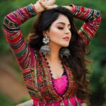 Monal Gajjar Instagram - ❤️👗💋💝 🥰my team 🥰 💋💄 @aanalsavaliya 👗. @aanalsavaliya @the.fashionstalker 📸 @deep_joshi_gallery #fashionstyle #fashion ##fashionista #style #ootd #instafashion #instagood #love #you #fashionable #instagram #photography #fashiondesigner #monalians #actor #bollywood #fashionphotography #outfitoftheday #follow #outfit #fashiongram #like #photooftheday #beauty #dress #fashionaddict #bhfyp #monalgajjar #imqueen👸🏻👑 Orange the salon