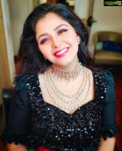 Monal Gajjar Instagram - Happy Dhanteras to you all🥰🪔🪔

Make up by@emraanartistry 

#dhanteras #happy #vibe #love #festivallife