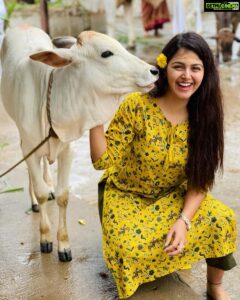 Monal Gajjar Instagram - Jai shri krishna 🥰🤗🐮🥰🙏🐄