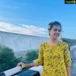 Monal Gajjar Instagram – Always create beautiful memories with your family. Visited Mallikarjun Jyotirling on last day Shravan month. Om namah shivay 🙏😊🙏
Feeling blessed while coming back I saw this beautiful dindi dam which is very near from amrabad forest. Yes it is place in Telangana. you are always welcome 🤗 

#love #blessed #nature #water #memories #power #travel #telangana #telanganatourism #monalgajjar #imqueen👸🏻👑 Dindi Dam