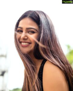Monal Gajjar Instagram - Every morning is beautiful 🤗🥰🤗🌷🌼🌞⭐️💫

#photooftheday #love #instagood #goodmorning #lifeisgood #lookgoodfeelgood #postivevibes #actor #actorlife #monalgajjar #mmonalgajjar #monalians❤️ #imqueen👸🏻👑