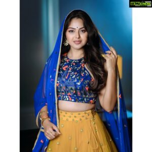 Monal Gajjar Instagram - 🥰

#love #postivevibes #happiness #actor #actorlife ##realme #ootd #instastyle #lookgoodfeelgooddogood #monalgajjar
#imqueen👸🏻👑