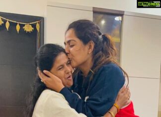 Monal Gajjar Instagram - My maa she is my world. Today was her birthday. I love her so much. I decided to surprise her with something every woman loves. I can’t describe her happiness in words. Just wan say Thank you god for everything I’m able to do for my family.🤗🥰🤗 #maa #momsbirthdays #grattitude #love #family #happybirthday #happiness #monalgajjar #imqueen👸🏻👑