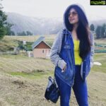 Monal Gajjar Instagram - 👣🛤🚗🧳✈️