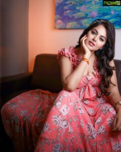 Monal Gajjar Instagram - Dill Kare dekhti rahu ....🥰😍🥰

👗💄👟📸🧿😍

Outfit- @divya_varun_official 
Accessories - @pretty.jewelbox
Styled by - @iamsaisaavreen @saisaavreenchowdary 
MUA - @ramesh.babu_makeupartist 
Hair - @chinnisrinu_stylist
📸 by - @photojamsbysan 
@sandeepthattai 
Assisted by - @pj_shanth

#photooftheday #instagood #ootd #follow4followback #instastyle #lookgoodfeelgood #monalgajjar #actor #indian #love #lifeisbeautiful #imqueen👸🏻👑