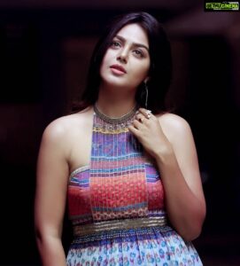 Monal Gajjar Instagram - I am confident because i can admit who i am, what i've done, and love myself for who l've become...✨🌠💫

Styled by @impriyankasahajananda ✨ 
Outfit @houseofshachi 👗jewlry @kushalsfashionjewellery 💎

#styledbypriyankasahajananda #actor #actorslife #monalgajjar #imqueen👸🏻👑 #tollywood #kollywood #bollywood #film #gujaratifilm #marathimovie #indian 
#ladyboss #girlboss #bossbabe #bosslady #girlpower #motivation  #love #beauty  #fashion #beyourownboss #womenwhohustle #womenempoweringwomen #inspiration #bossbabes #instagood