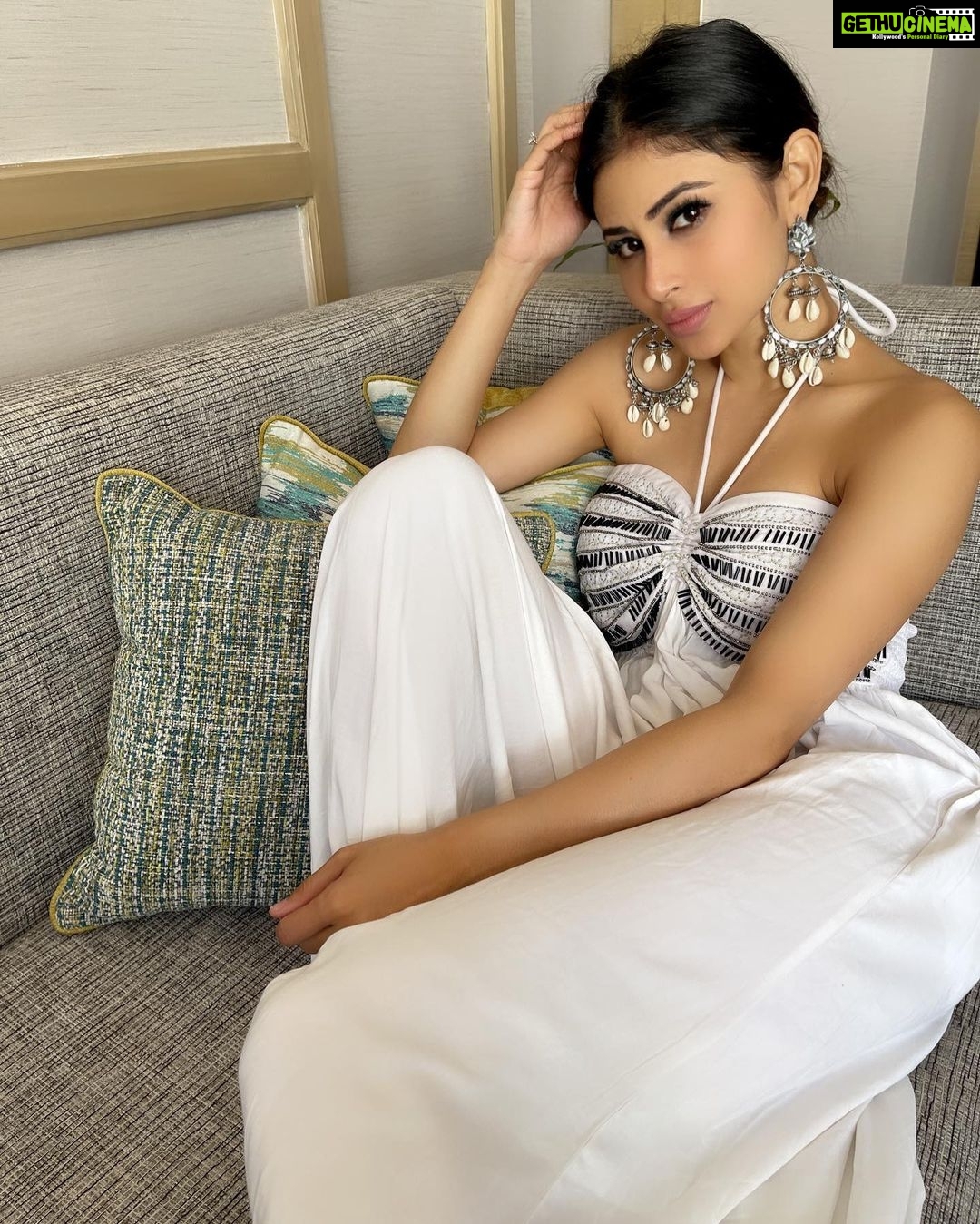 Mouni Roy Instagram - We are in the last day of the year. I just felt I should say thank you to each and err’yone that made me smile this year. YOU ARE ONE OF ‘EM! THANK YOU♥️ & Happy last day of 2021 monsters xxxxxx