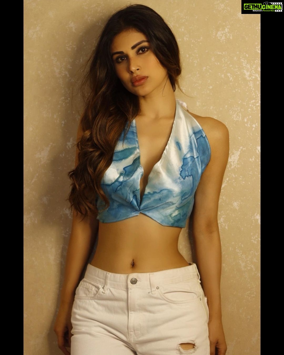 Mouni Roy Instagram - Don’t you love the peacefulness of an ordinary Sunday ? • • • • • 📸 @lensshot_photography_
