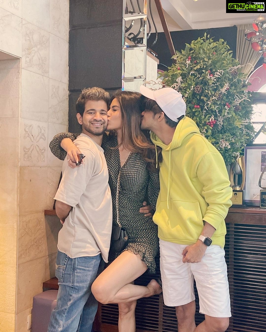 Mouni Roy Instagram - Luckiest; with you two nuts 🥜 #merrymerry 🎄