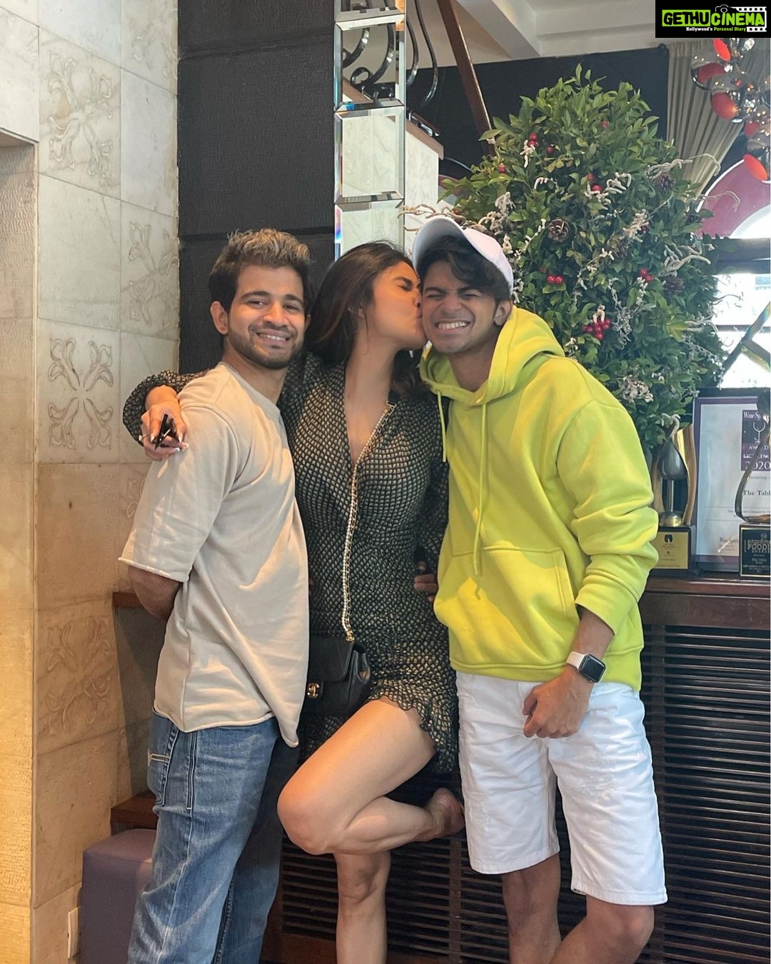 Mouni Roy Instagram - Luckiest; with you two nuts 🥜 #merrymerry 🎄
