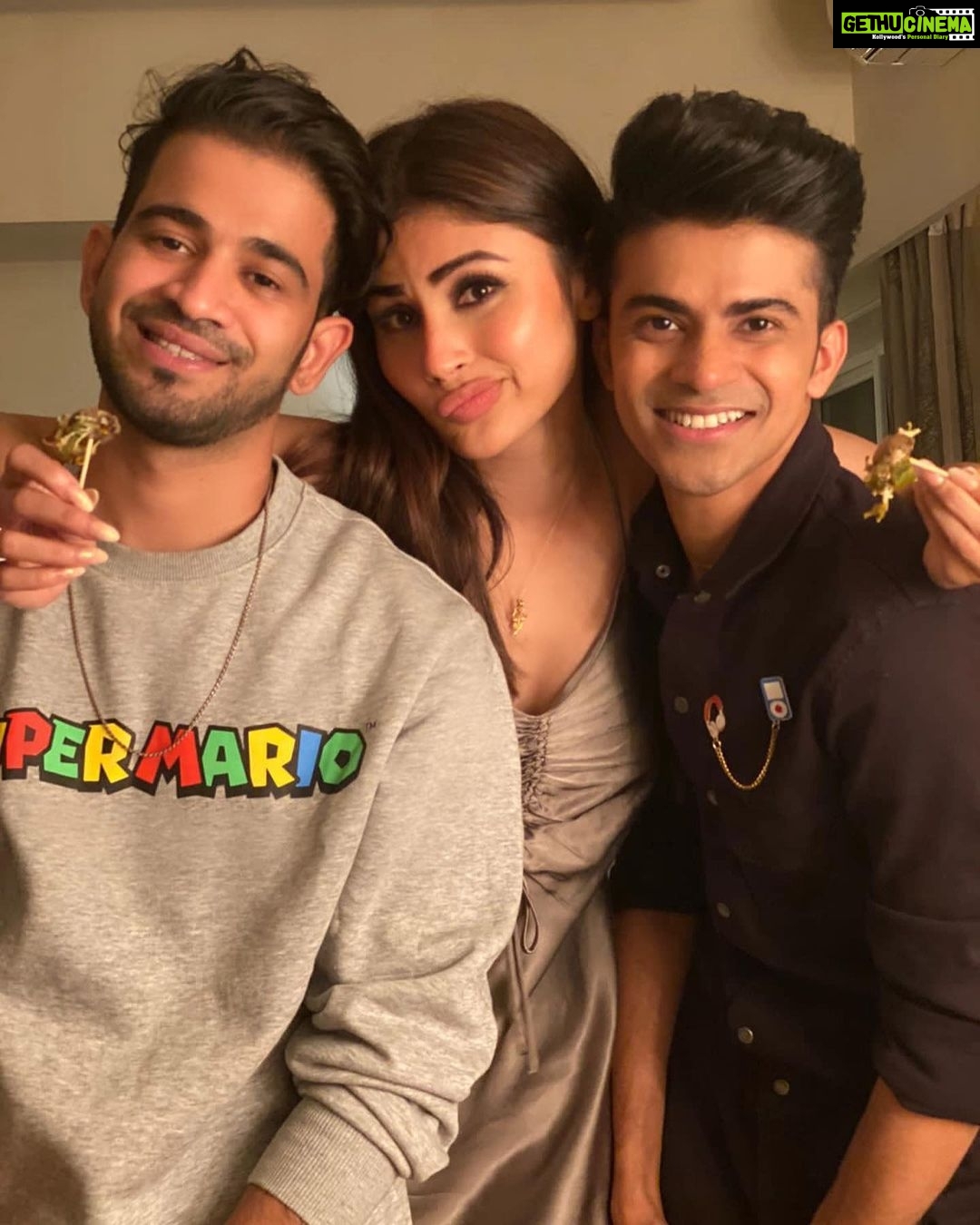Mouni Roy Instagram - Best coz BEST!!!!! @rahuldid @pratikutekar.official #MINE ♥️🔆🧿
