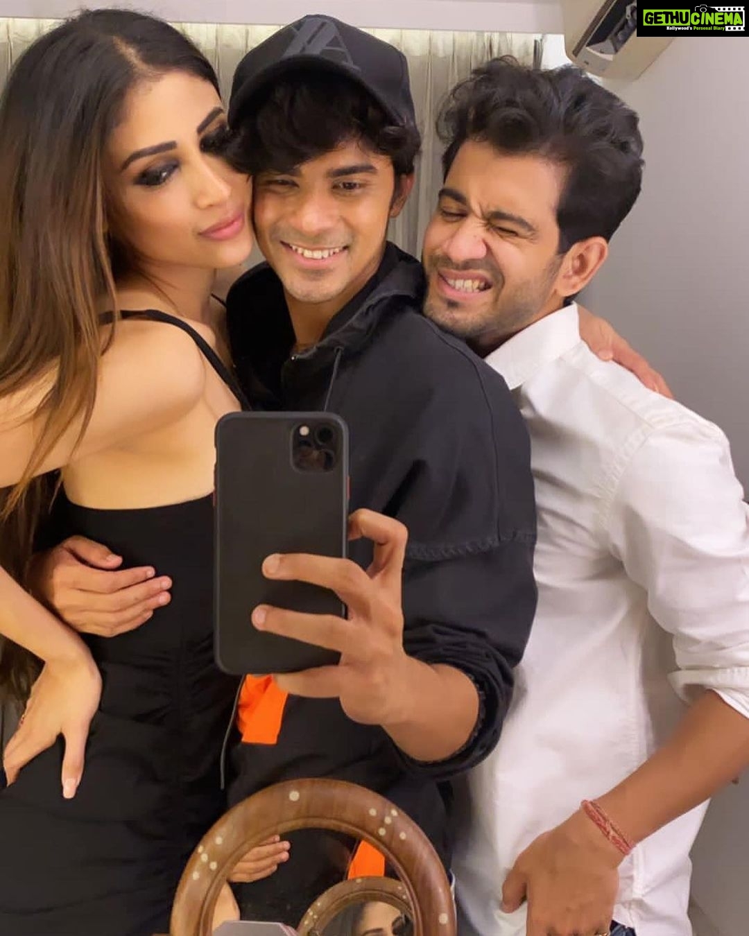 Mouni Roy Instagram - Best coz BEST!!!!! @rahuldid @pratikutekar.official #MINE ♥️🔆🧿
