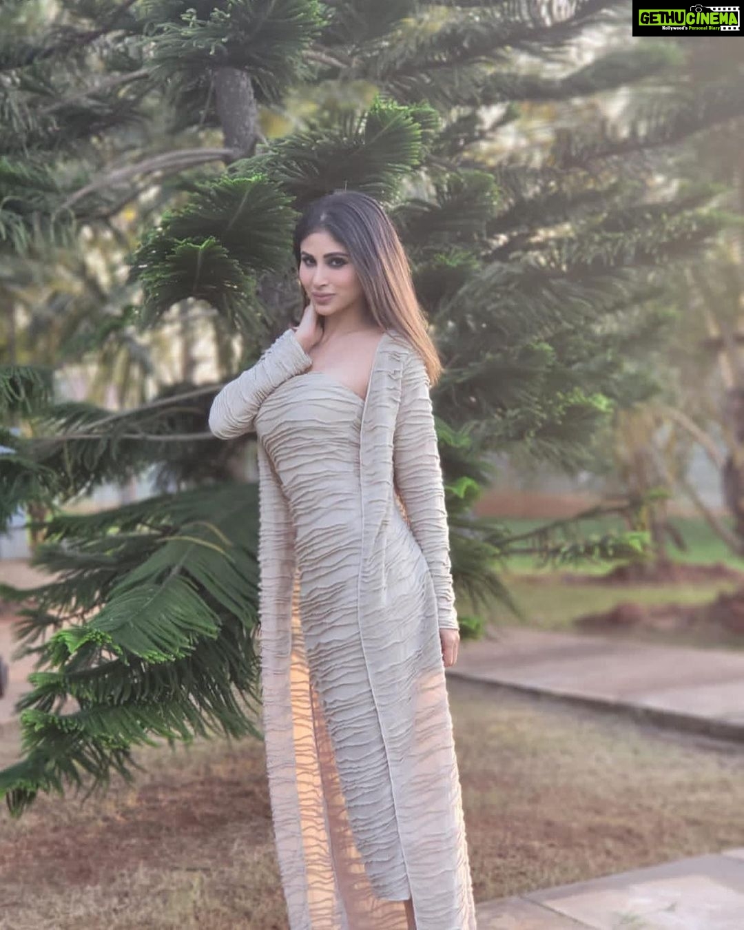 Mouni Roy Instagram - It’s starting to look a lot like Christmas’ 🎄🎅