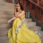 Mouni Roy Instagram - 🌼 मेहेंदी🌼 • • • • Outfit : @payalsinghal Jewellery: @golecha_jewels Wedding planners : @neferrtitiweddings Decor & styling : @neferrtitiweddings Hospitality partner : @hiltongoaresort Videography team : @theweddingjournalsofindia Photography team : @priyamparikhpictures Hospitality management: @Bgc.event DJ: @dj_sharath Mehendi artist : @halimakhannizami