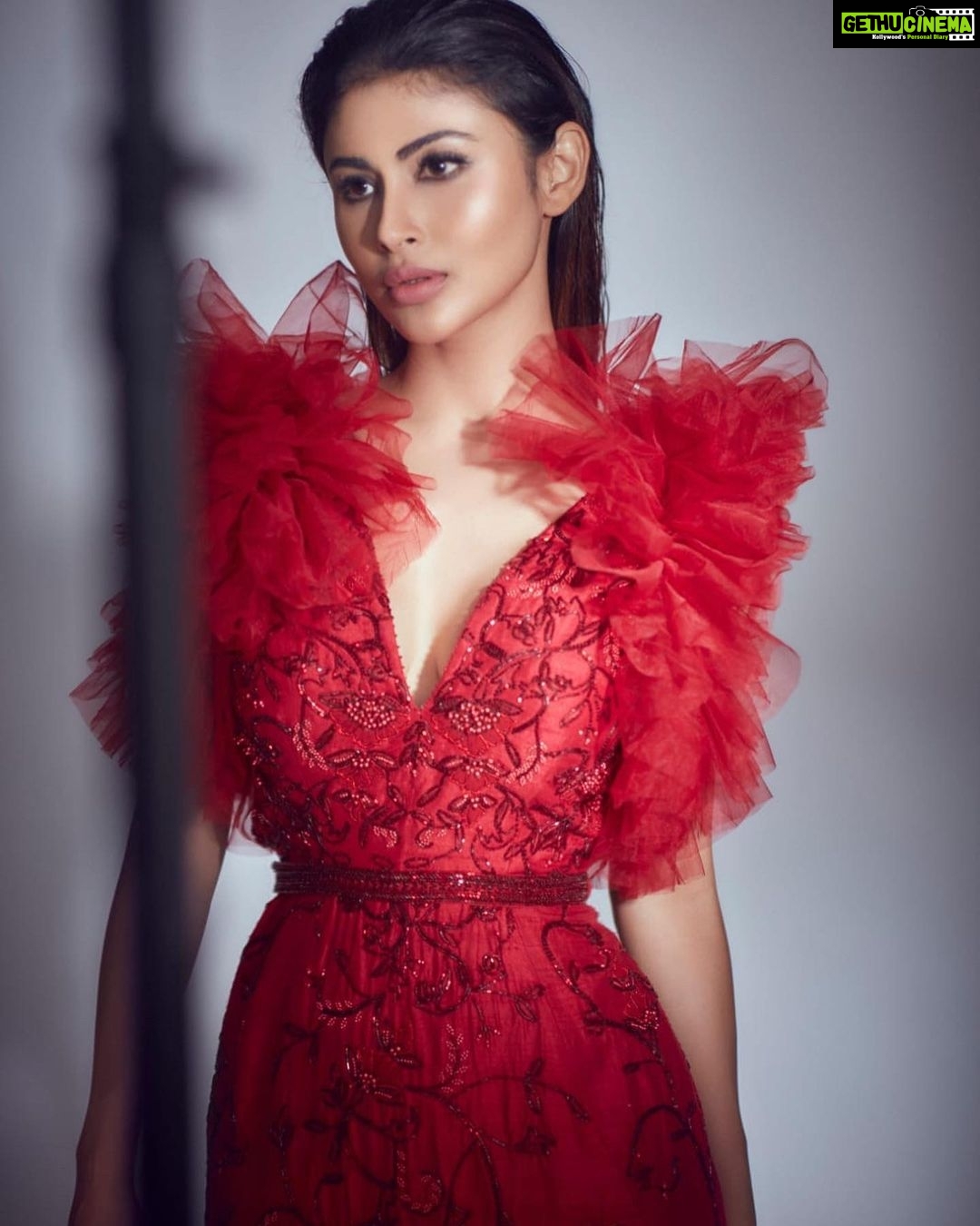 Mouni Roy Instagram - RED 🫀 ____________________________________________________ Magazine: @cineblitzofficial Produced by: @maximus_collabs_ Photographer: @kadamajay Stylist: @shnoy09 Make-up: @mukeshpatilmakeup Hair: @hairbytabassum Outfit: @christinawt Artist Reputation Management: @media.raindrop
