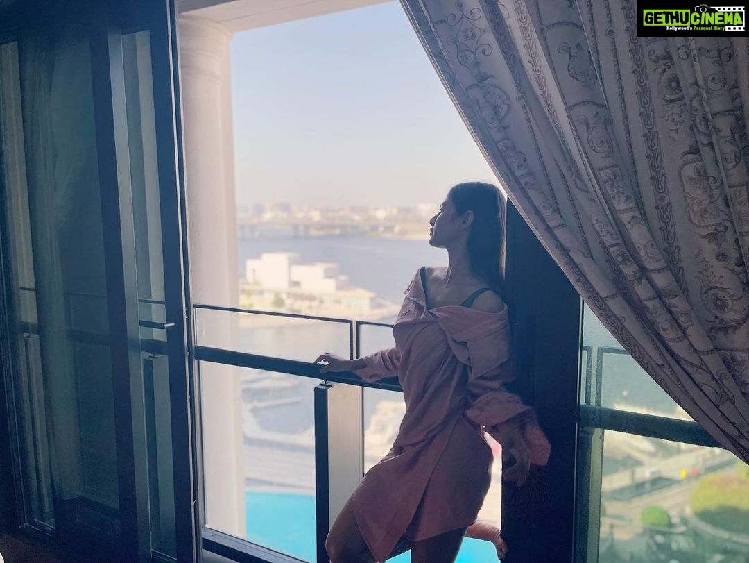 Mouni Roy Instagram - Hap hap happy to be back here💕 ____________________________________________________ @palazzoversacedubai In a 🤩 @appapop Dubai, United Arab Emiratesدبي