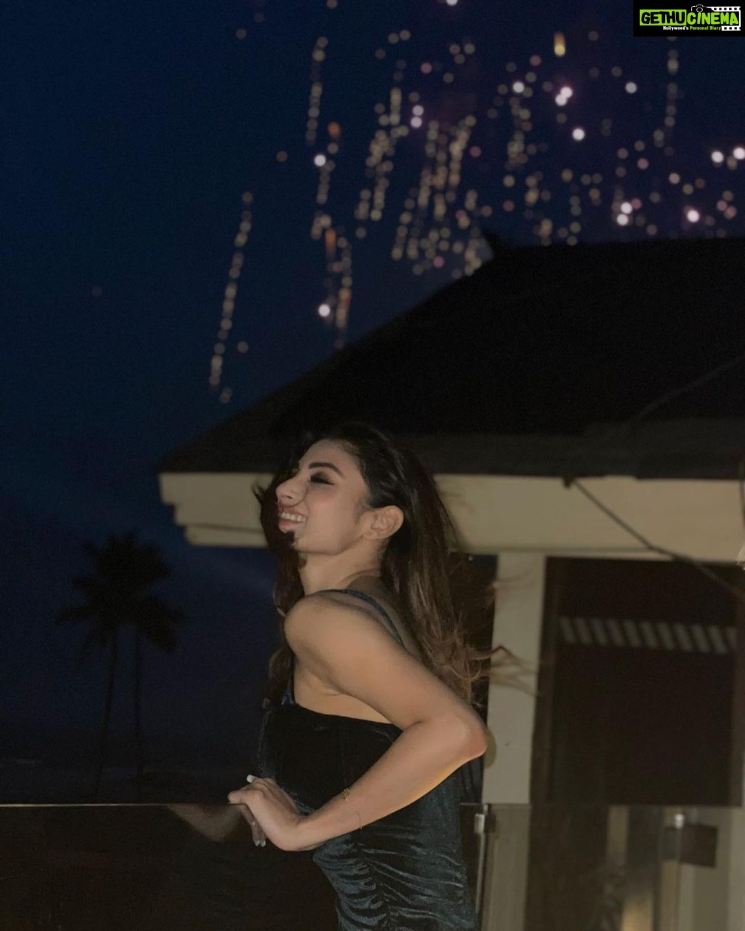 Mouni Roy Instagram - Grateful Thankful Blessed 💫