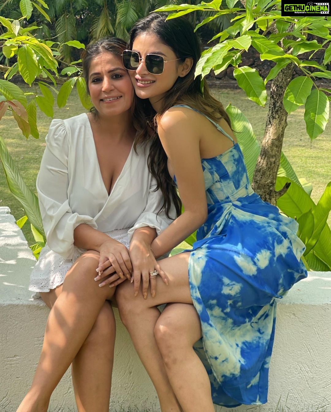 Mouni Roy Instagram - Heart so full🔆🔱 • • • Thank you @w_goa @rohiniyer for err’ything, we all so happy happy 💕